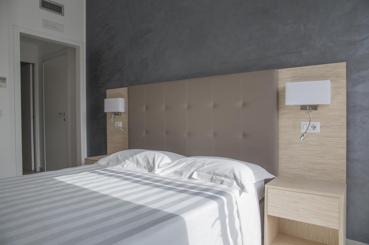 Rooms A Due Passi Dal Mare 雷卡纳蒂港 外观 照片