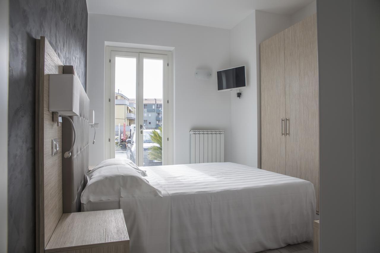 Rooms A Due Passi Dal Mare 雷卡纳蒂港 外观 照片
