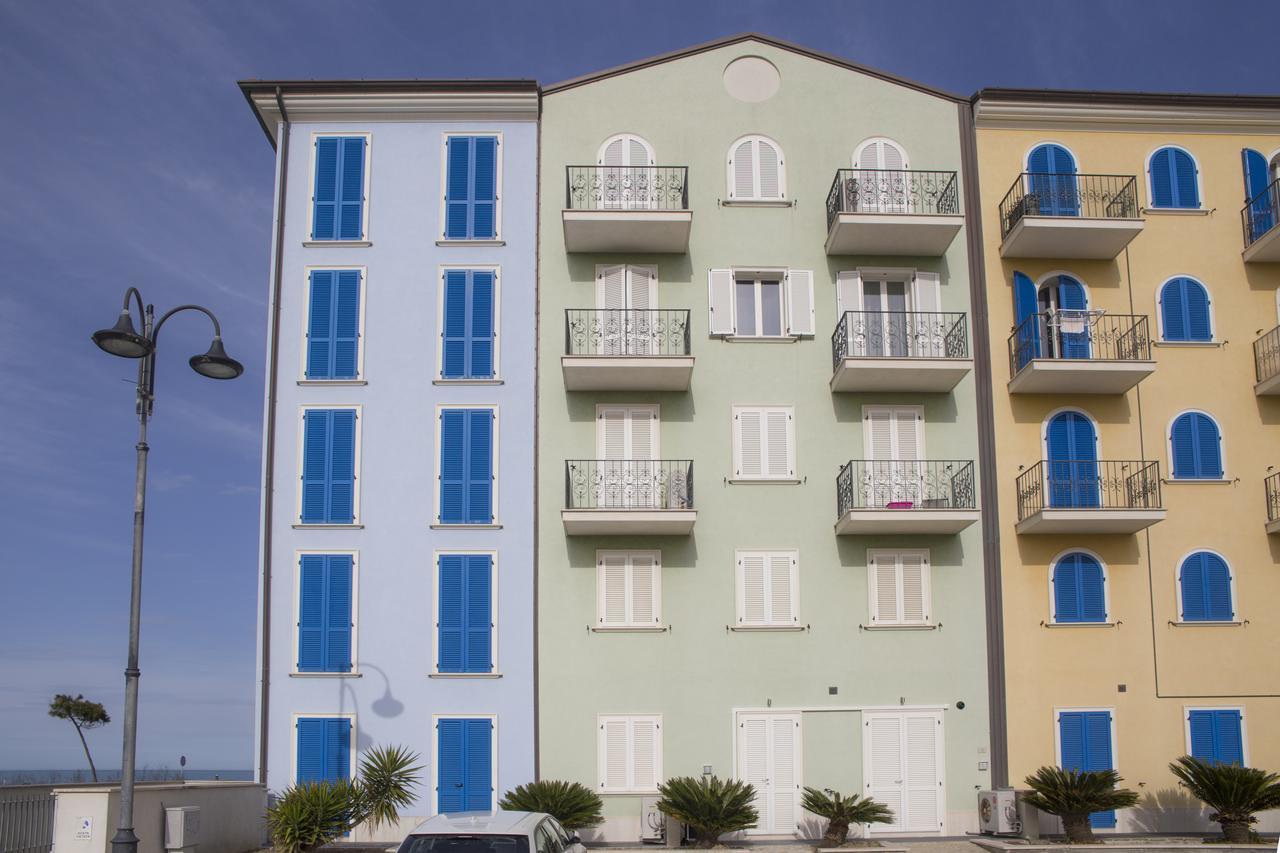 Rooms A Due Passi Dal Mare 雷卡纳蒂港 外观 照片