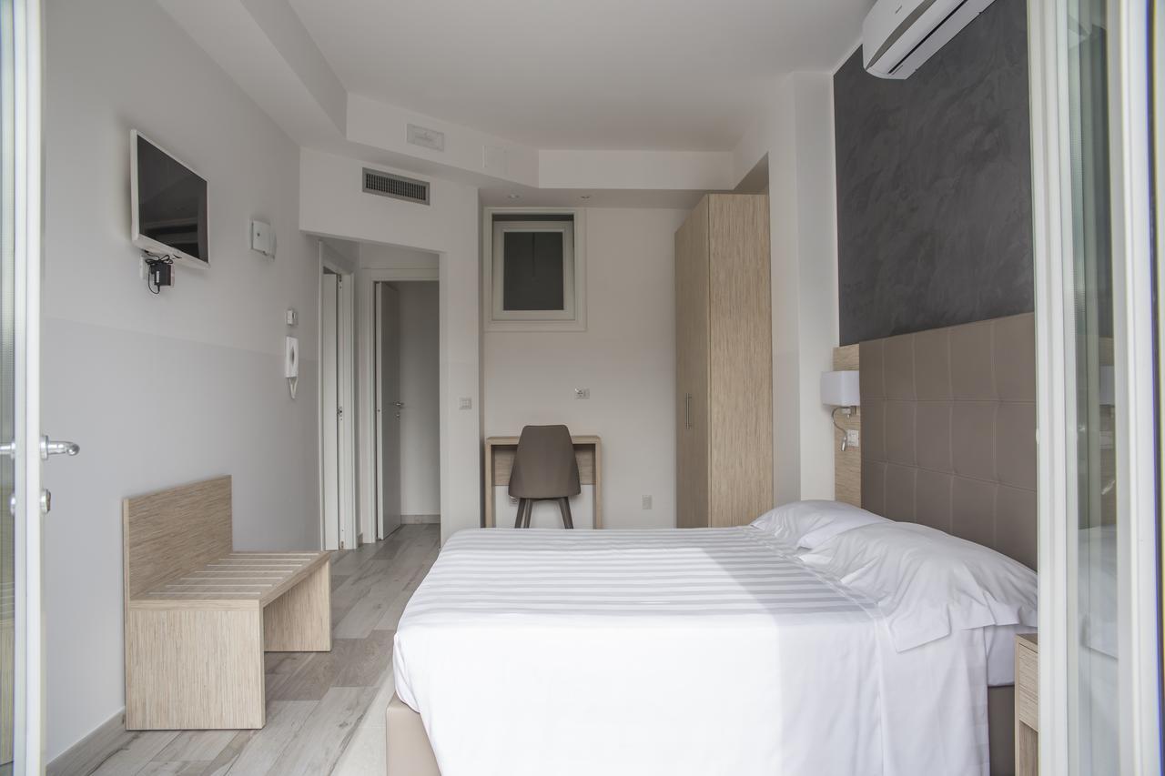 Rooms A Due Passi Dal Mare 雷卡纳蒂港 外观 照片