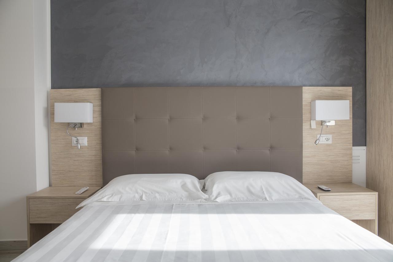 Rooms A Due Passi Dal Mare 雷卡纳蒂港 外观 照片